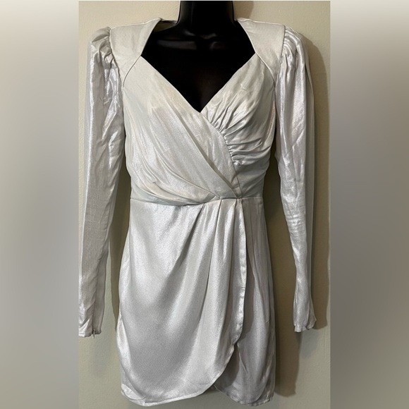 DUNDAS x REVOLVE Harlow Mini Dress in Metallic Ivory. - size S. Fully lined. - Picture 3 of 4